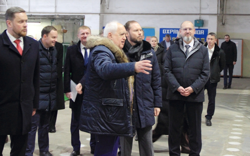 4 декабря 2025 года руководитель Тверской области Виталий Королёв посетил АО «Электромеханика». Механо-сборочное производство.